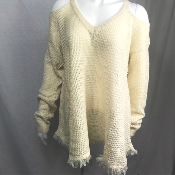 Cold Shoulder Sweater w Fringe - Picture 7 of 8